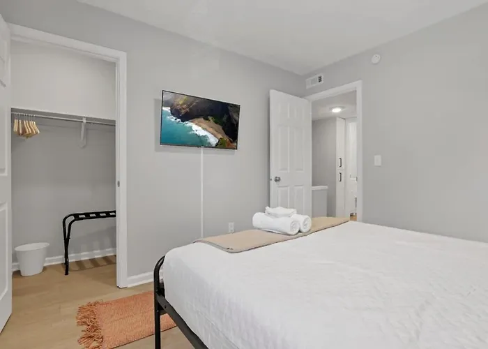 The Schumacher Place - New 2 Br Apartment *