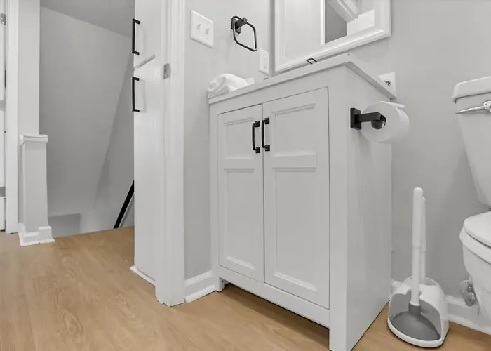 The Schumacher Place - New 2 Br *